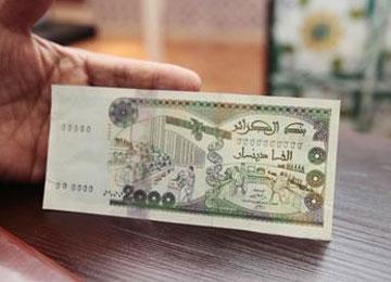 إحباط ترويج 40 ألف دينار من العملة المزوّرة بمستغانم بعد شكوى تقدم بها تاجر بسوق الخضر والفواكه