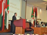 Le président Bouteflika appelle à investir dans toutes les potentialités et se félicite des acquis de la femme algérienne