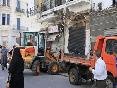 Un ouvrier de 17 ans dans un état critique après l'effondrement d'un auvent à Alger Centre à la rue Didouche Mourad suite à des travaux de démolition des extensions illicites