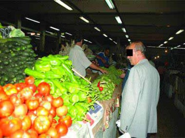 أسعار الخضر والفواكه تلتهب في الأسواق البويرة..