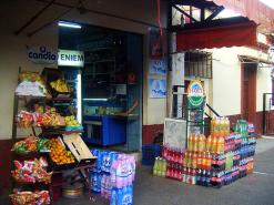 تجار يعرضون المياه المعدنية والحليب تحت أشعة الشمس بتيارت صحة المستهلك في خطر مع حلول فصل الصيف