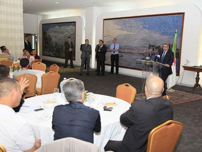 Les athlètes algériens dans le bain des JM de Mersin Le ministre de la Jeunesse et des Sports a organisé une collation en leur honneur