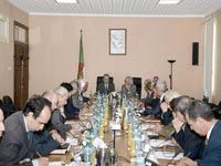 Clôture des travaux du forum économique et social : Sellal souligne les vertus du dialogue social dans le développement économique