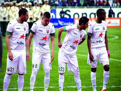 Les présidents de clubs défient l'Etat algérien Salaires et primes des footballeurs en Algérie