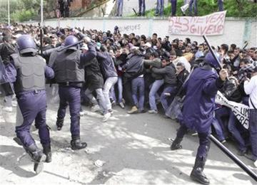 صِدام قانوني بين النائب والوالي يفجّر مناوشات خلفت 19 جريحا ملبنة المدية توقفت والسكان ساخطون على قرار غلقها