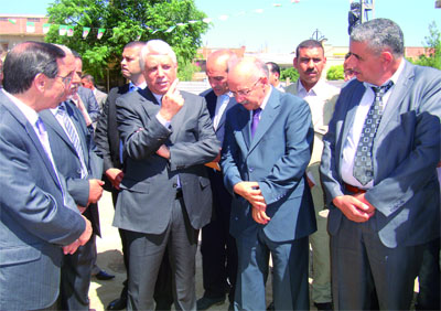 Tayeb Louh inspecte son secteur