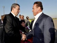 L'ancien gouverneur de la Californie Arnold Schwarzenegger à Alger