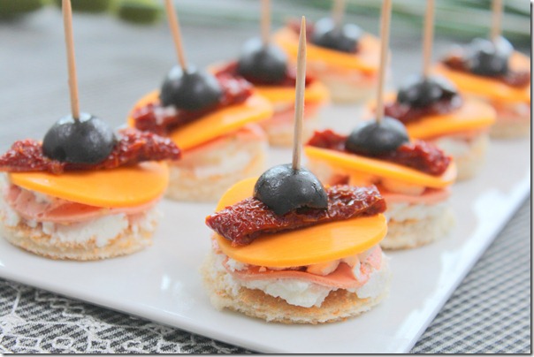 Amuse bouche : canapés aux deux fromages