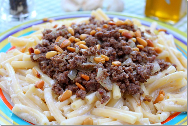 Macaroni au yaourt et à la viande hachée, recette fatafeat