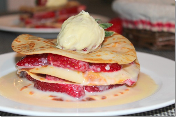 Mille-feuille de crêpes au fraise et chocolat
