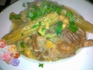 Tajine khorchef (cardons sauce blanche)