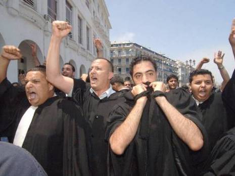 Les avocats menacent de descendre dans la rue Restriction des droits de la défense