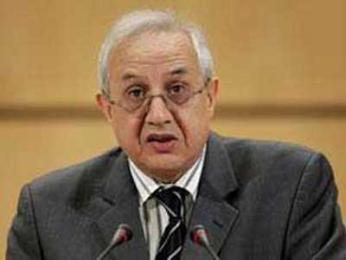 زياري يكشف عن إنجاز مستشفى بأم البواقي ويحول معدل العمل الصيدلي وقف عند نقائص قطاع الصحة خلال زيارة قادته للولاية