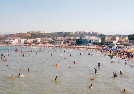 Rush sur les plages Saison estivale à Jijel