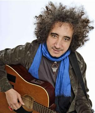 Akli D. illumine Bougie 6E FESTIVAL CULTUREL LOCAL DE LA CHANSON ET MUSIQUE KABYLES