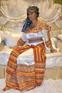 الفوطة: عندما تفرق طريقة اللباس بين المتزوجين والعزاب