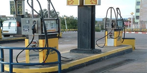 ندرة البنزين تشل الحركة المرورية بالشلف وعين الدفلى