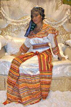 الفوطة: عندما تفرق طريقة اللباس بين المتزوجين والعزاب