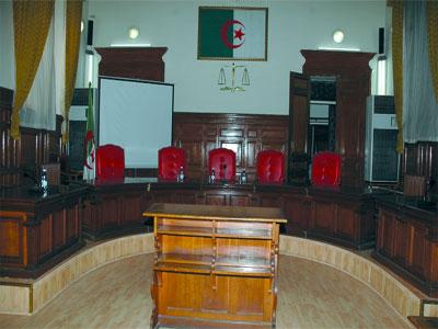 Les présidents de barreaux «acceptent» la loi organisant la profession Après l'avoir rejetée et crié à la «trahison»