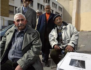 Un rapport se penche sur la situation de 240.000 Algériens SITUATION DES IMMIGRES ÂGES EN FRANCE