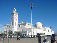 Les Algériens accueillent mercredi le mois sacré du Ramadhan