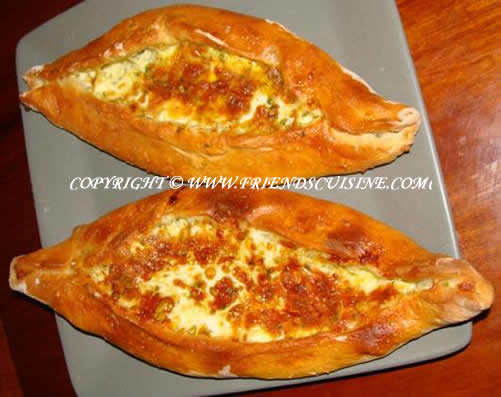 Peynirli Pide (Pizza Turque au fromage)