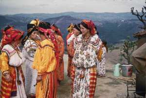 ASURIF - TAMETTUT AKWMANI (FEMME PARTOUT)