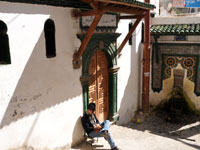 حرفيون مصممون على مقاومة رياح التغيير.. حتى لا تزول 