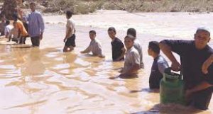 بلدية معالة بالبويرة.. سكان قرية بوخازم يغلقون مقر البلدية احتجاجا على المعاناة والتهميش