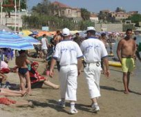 إنقاذ 10 سباحين من موت محقق بشواطئ الطارف