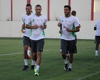 Les Verts pour améliorer leur classement FifaALGERIE-GUINEE (MATCH AMICAL) CE SOIR À 20H30 À BLIDA