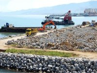 Donner aux ports nationaux toute leur dimension économique et stratégique en les raccordant à l'autoroute Est-Ouest