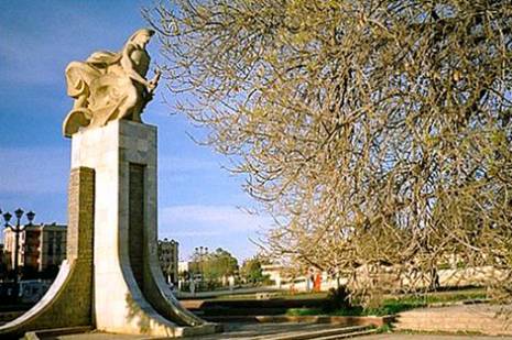 Une stèle de chouhada saccagéeCommune d'El Asnam à Bouira