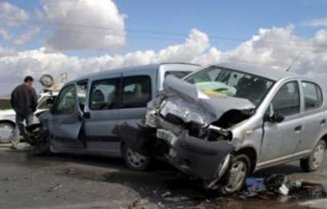 مقتل 6 أشخاص من عائلة واحدة إثر اصطدام سيارة بشاحنة في الشلف