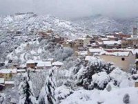 Au temps nostalgique du vendeur de neige sur la place d'Assi Youcef (Tizi-Ouzou)