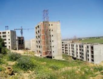 سكان حي 1500 سكن بأم البواقي في خطرقنوات مهترئة، انعدام الإنارة وانتشار الفئران