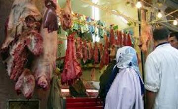 بضائع ملوثة معروضة للبيع بطرقات البويرةغياب كلي لمصالح الرقابة والأمن