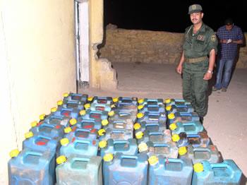 La fièvre s'empare du MarocL'ALGERIE ASSÈCHE LA CONTREBANDE DU CARBURANT