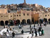Une opération de démolition d'habitats précaires crée la polémique Ghardaïa