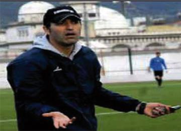 اتحاد بسكرة دبيلي يتشاجر مع حوحو ويمنعه من التدرب