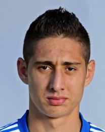 الانتر ينفي عزمه إعارة بلفوضيل ويؤكد تشبثه بخدماته النجم الكامروني يسير نحو الوجهة الانجليزية