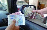 Le Square d'Alger et l'Euro : Plus de curieux que d'acheteurs