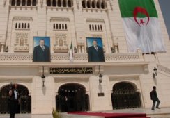 بجامعة بقسنطينة: 