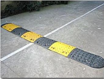 سكان حي 200 مسكن بالبويرة يطالبون بممهلات لتفادي حوادث المرور