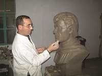 L'ARTISTE SCULPTEUR, BAZIZ HAMMACHE, À 