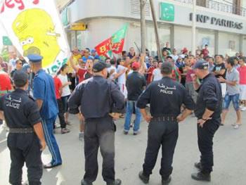 Des supporters du MCA sèment la terreur à Tighremt ILS DRESSENT CARREMENT UN FAUX BARRAGE À BEJAIA