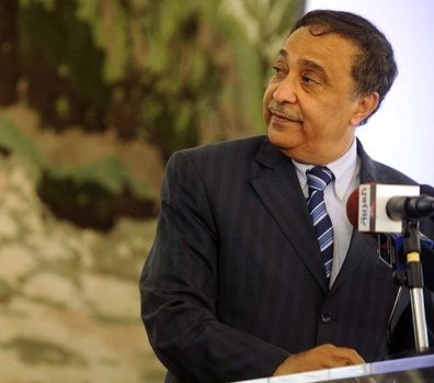 هل سَيَجْلِد وزيرُ الصناعة 