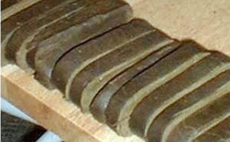 يدس المخدرات في قمامة جاره ويبلغ عنه بتيبازة