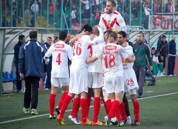 التحضيرات لمباراة الشلف تتواصل واللاعبون لا يرون بديلا عن العودة بكامل الزاد ش.بلوزداد ... مالك يطالب بالتركيز لتحقيق النتائج بعدما سويت مستحقاتهم