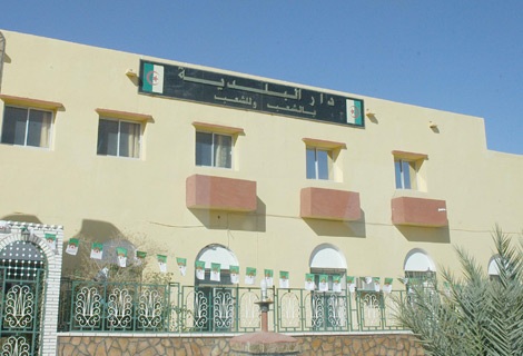 أم البواقي: 05 منتخبين بالمجلس البلدي يتبرؤون من المير